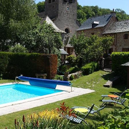 Logis Hotel Restaurant L'Auberge Du Chateau Muret-le-Chateau Exterior photo