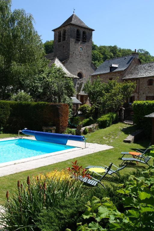 Logis Hotel Restaurant L'Auberge Du Chateau Muret-le-Chateau Exterior photo